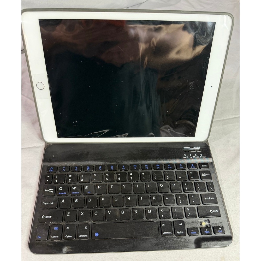 Apple iPad 8th Gen A2270 32GB Rose Gold with Bluetooth Keyboard Case Bundle